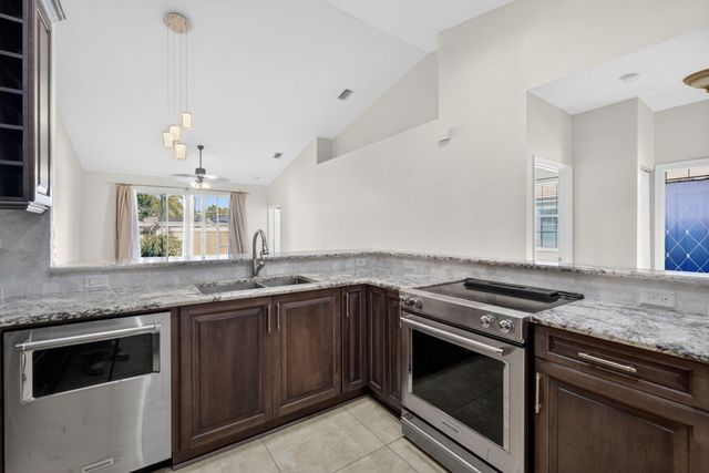 2620 E Aragon Boulevard 3, Sunrise, FL 33313