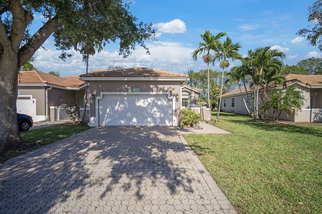 2620 E Aragon Boulevard 3, Sunrise, FL 33313