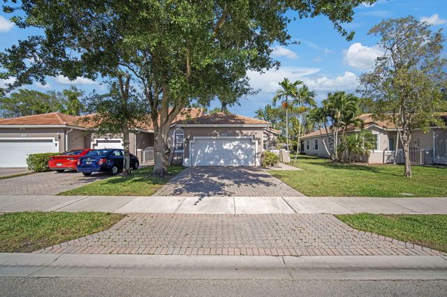2620 E Aragon Boulevard 3, Sunrise, FL 33313