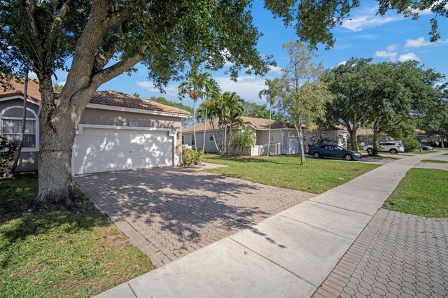 2620 E Aragon Boulevard 3, Sunrise, FL 33313