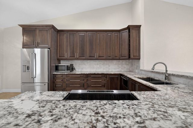 2620 E Aragon Boulevard 3, Sunrise, FL 33313