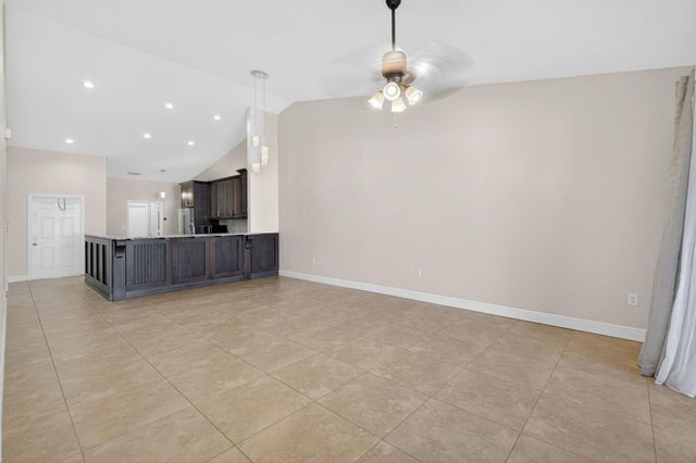 2620 E Aragon Boulevard 3, Sunrise, FL 33313