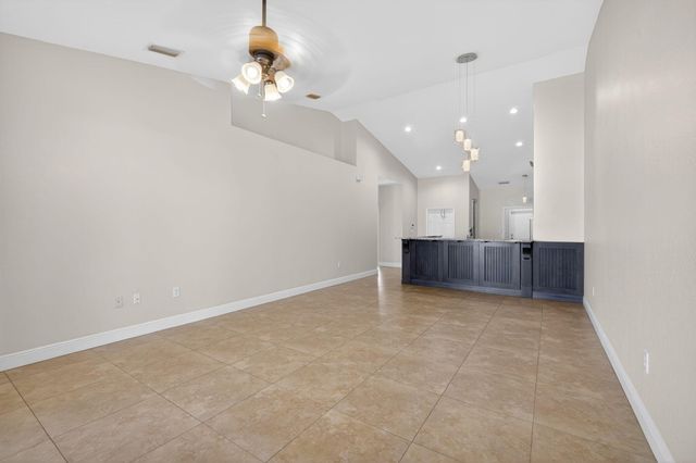 2620 E Aragon Boulevard 3, Sunrise, FL 33313
