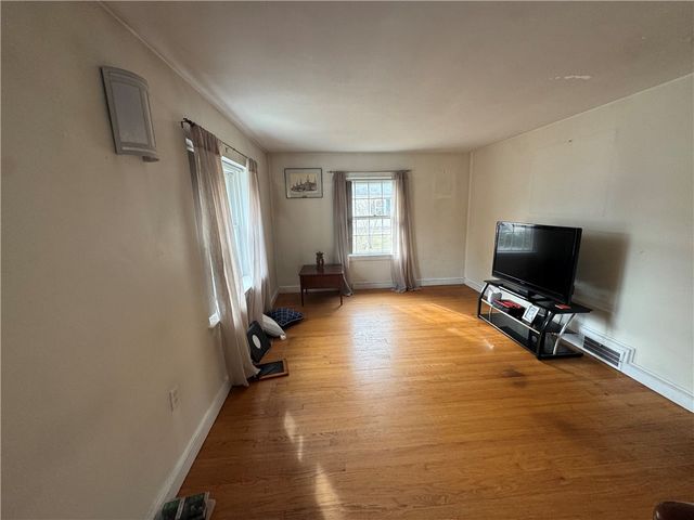 15 Link Street, Warwick, RI 02886