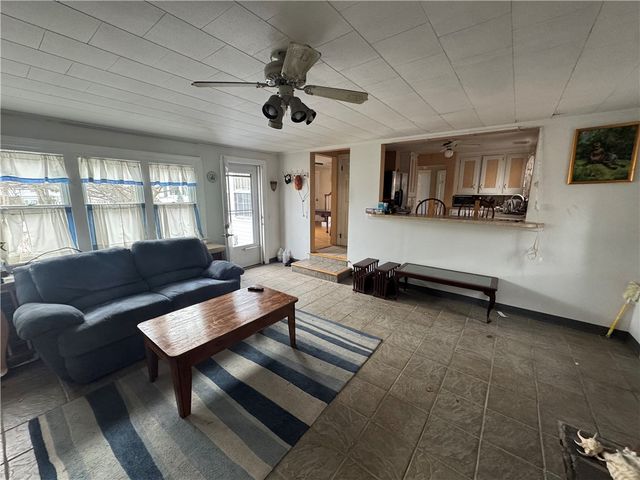 15 Link Street, Warwick, RI 02886