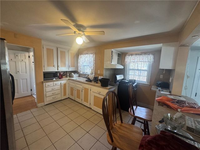 15 Link Street, Warwick, RI 02886