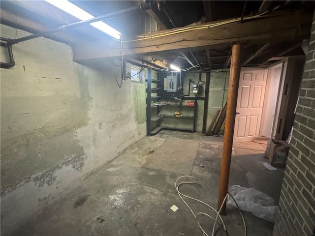 15 Link Street, Warwick, RI 02886