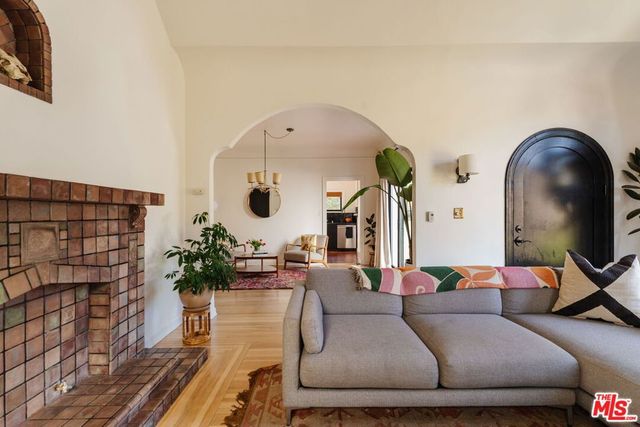 2656 Glendale Boulevard, Los Angeles, CA 90039