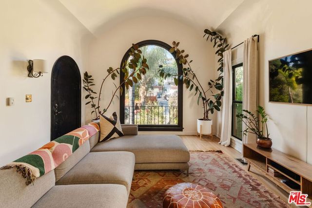 2656 Glendale Boulevard, Los Angeles, CA 90039