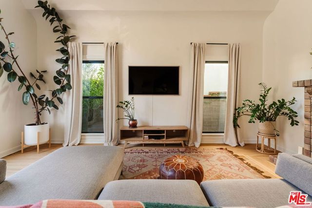 2656 Glendale Boulevard, Los Angeles, CA 90039