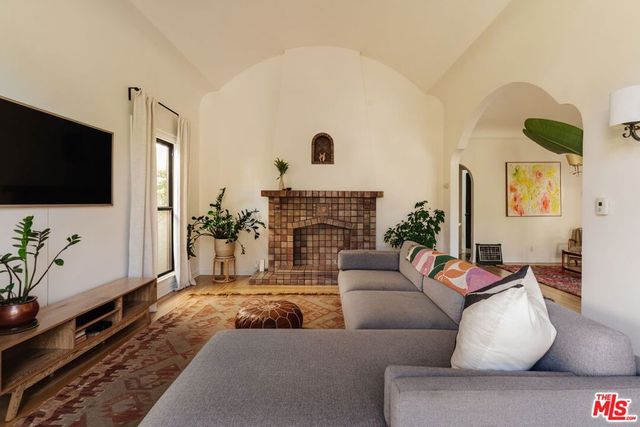 2656 Glendale Boulevard, Los Angeles, CA 90039