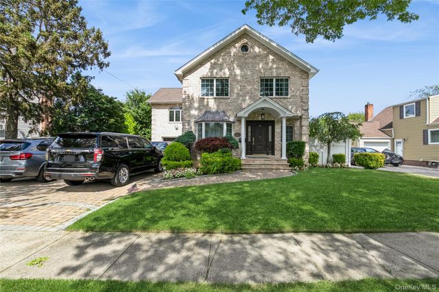 27 Greenlawn Boulevard, Valley Stream, NY 11580