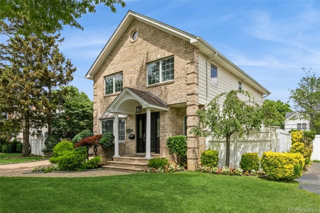27 Greenlawn Boulevard, Valley Stream, NY 11580