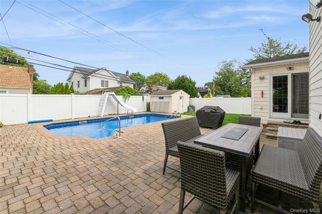 27 Greenlawn Boulevard, Valley Stream, NY 11580