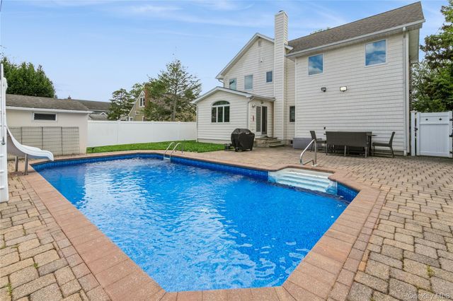 27 Greenlawn Boulevard, Valley Stream, NY 11580