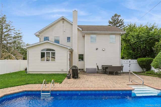 27 Greenlawn Boulevard, Valley Stream, NY 11580