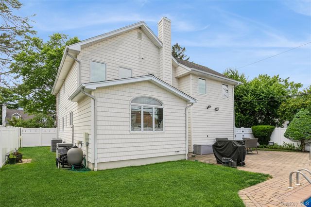 27 Greenlawn Boulevard, Valley Stream, NY 11580