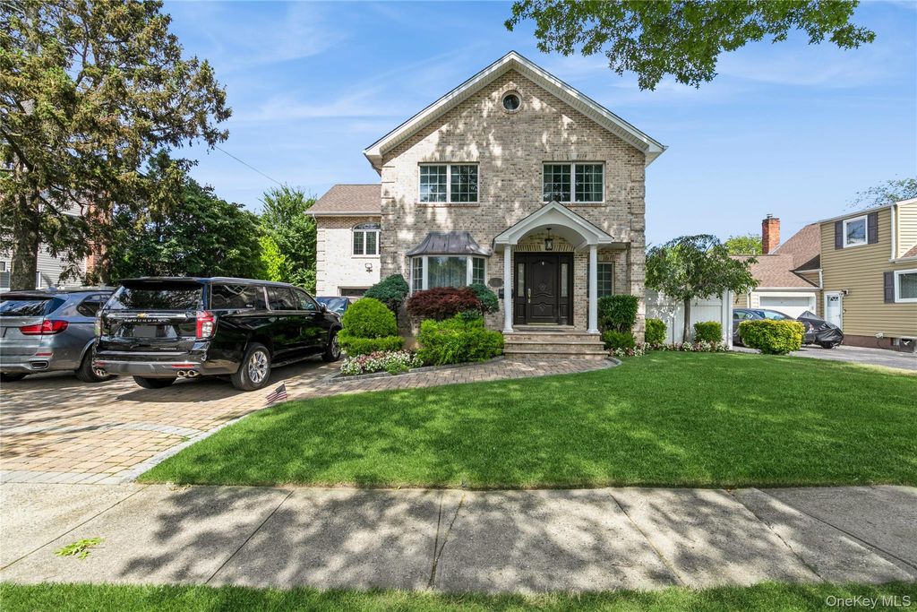 27 Greenlawn Boulevard, Valley Stream, NY 11580 — photo 2