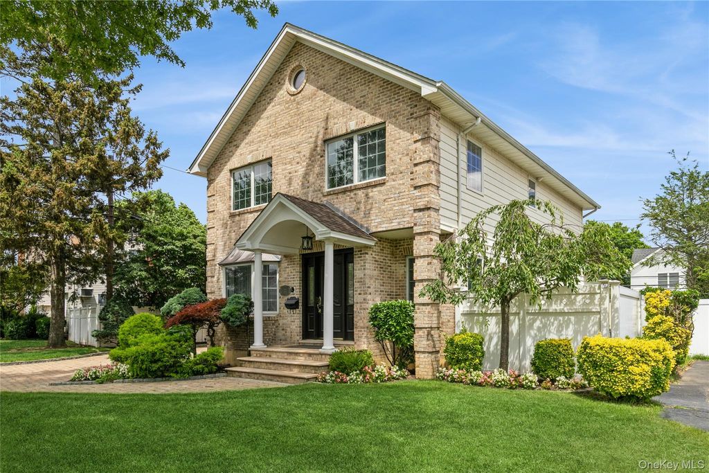 27 Greenlawn Boulevard, Valley Stream, NY 11580 — photo 3
