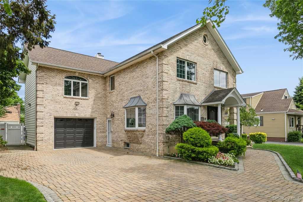 27 Greenlawn Boulevard, Valley Stream, NY 11580 — photo 4