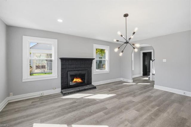 27 Aylwin RD, Portsmouth, VA 23702