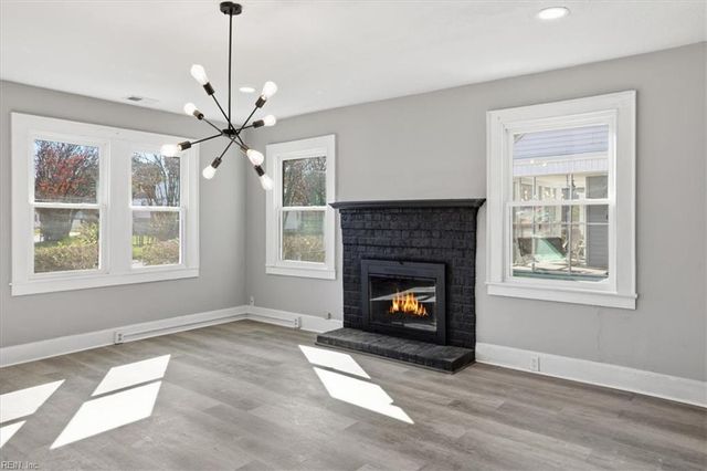 27 Aylwin RD, Portsmouth, VA 23702