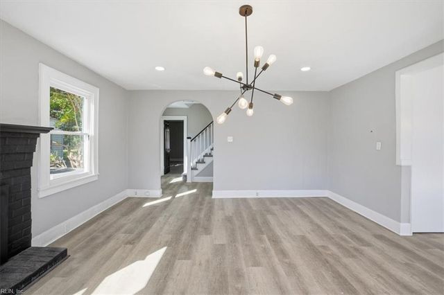 27 Aylwin RD, Portsmouth, VA 23702