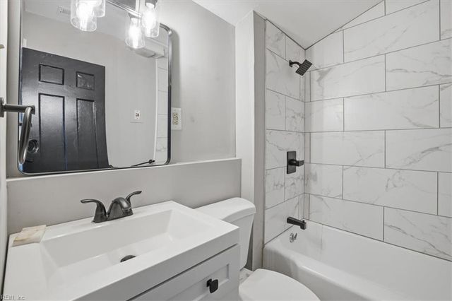 27 Aylwin RD, Portsmouth, VA 23702