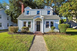 27 Aylwin RD, Portsmouth, VA 23702