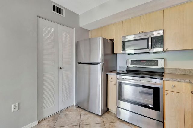 116 Villa Circle 116, Boynton Beach, FL 33435