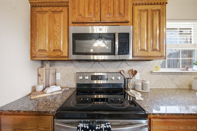 13 Cedar Street, Kiefer, OK 74041