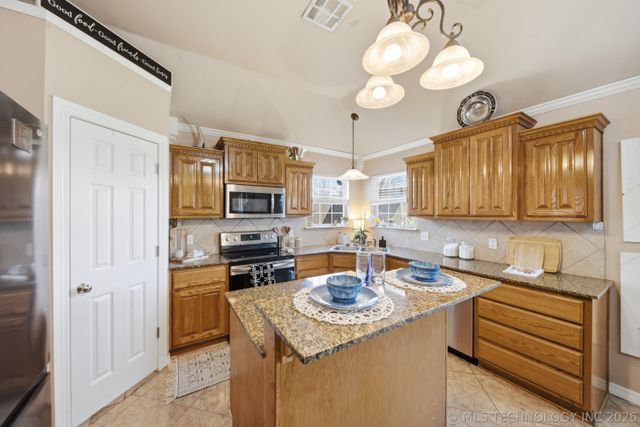 13 Cedar Street, Kiefer, OK 74041