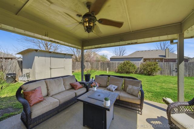 13 Cedar Street, Kiefer, OK 74041