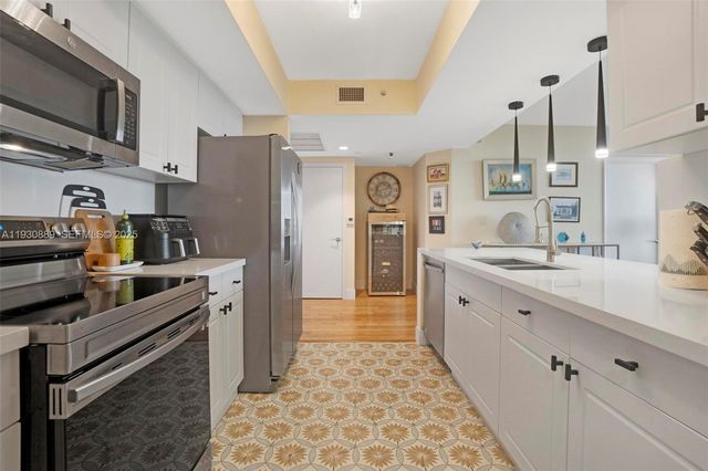 19501 W Country Club Dr 1202, Aventura, FL 33180