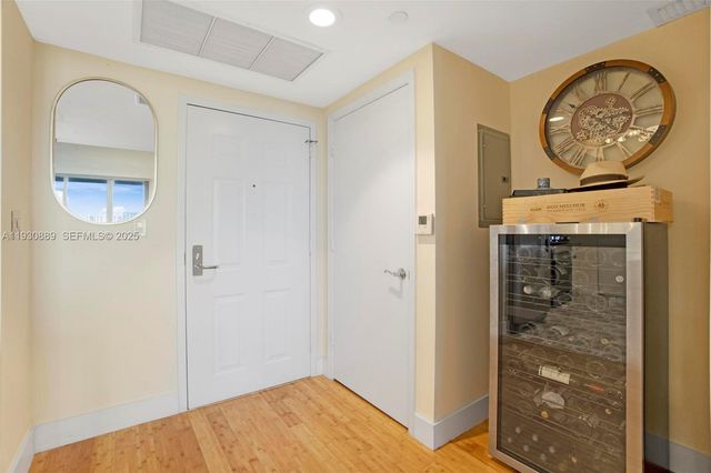 19501 W Country Club Dr 1202, Aventura, FL 33180