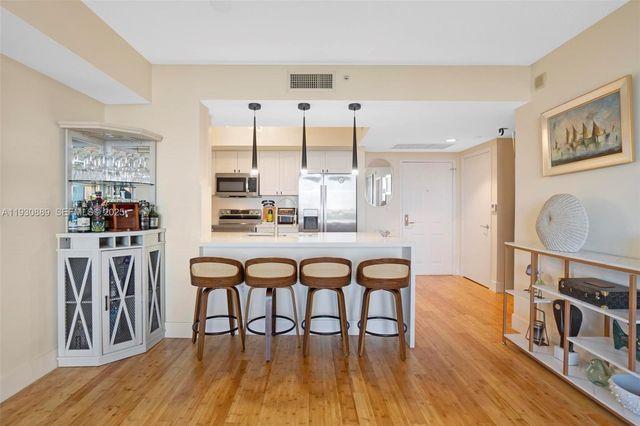 19501 W Country Club Dr 1202, Aventura, FL 33180