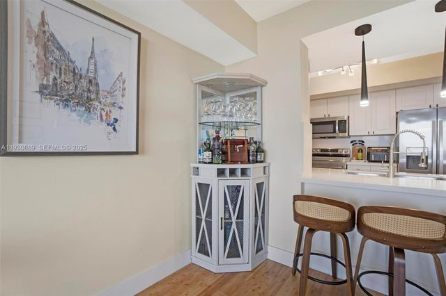 19501 W Country Club Dr 1202, Aventura, FL 33180