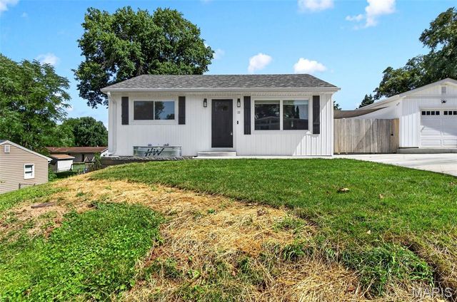 11 Robin Drive, St Charles, MO 63301