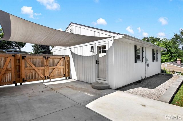 11 Robin Drive, St Charles, MO 63301