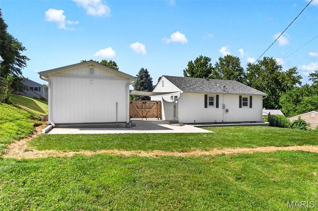 11 Robin Drive, St Charles, MO 63301