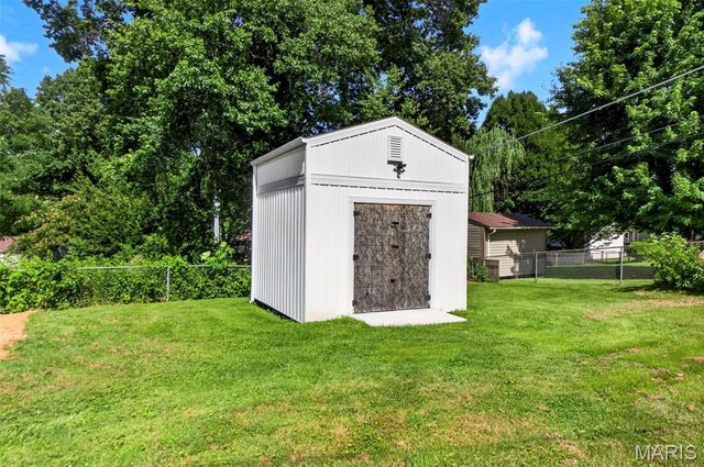 11 Robin Drive, St Charles, MO 63301