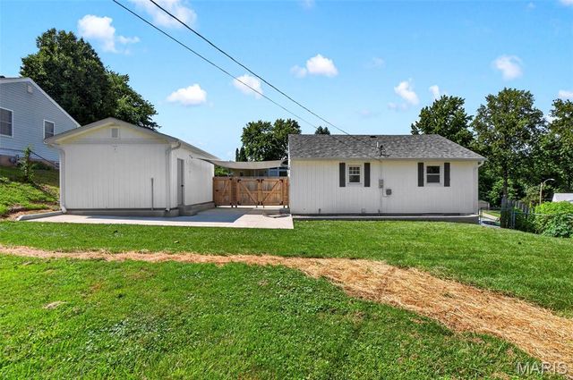 11 Robin Drive, St Charles, MO 63301