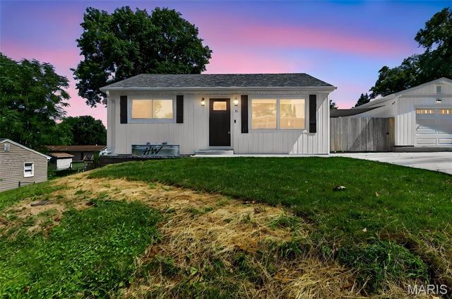 11 Robin Drive, St Charles, MO 63301