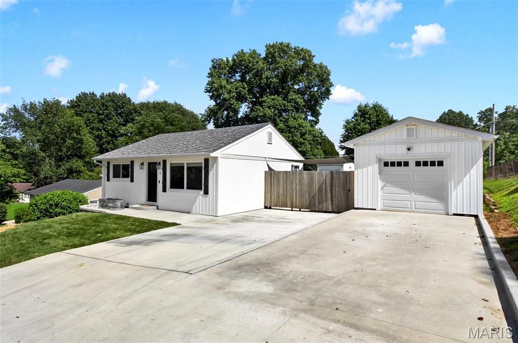 11 Robin Drive, St Charles, MO 63301