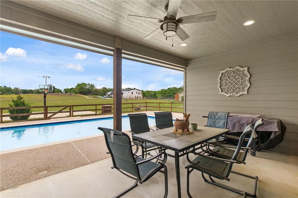 928 Azalea Drive, Franklin, TX 77856 — photo 2