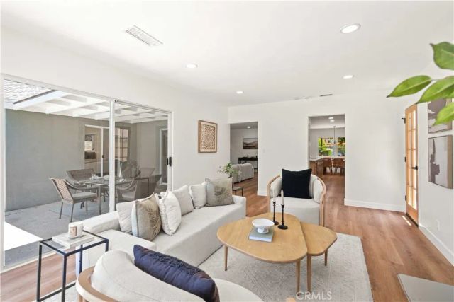 6917 Mammoth Avenue, Van Nuys, CA 91405