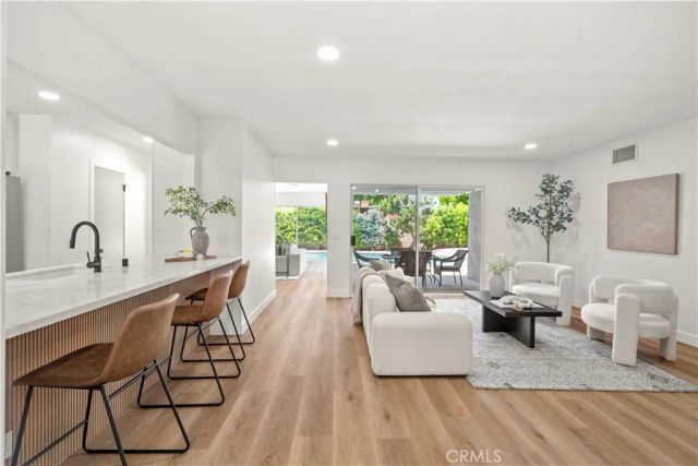 6917 Mammoth Avenue, Van Nuys, CA 91405