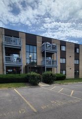 668 Pinecrest Drive 204, Prospect Heights, IL 60070