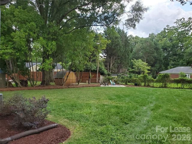 1338 Dresden Drive W, Charlotte, NC 28205