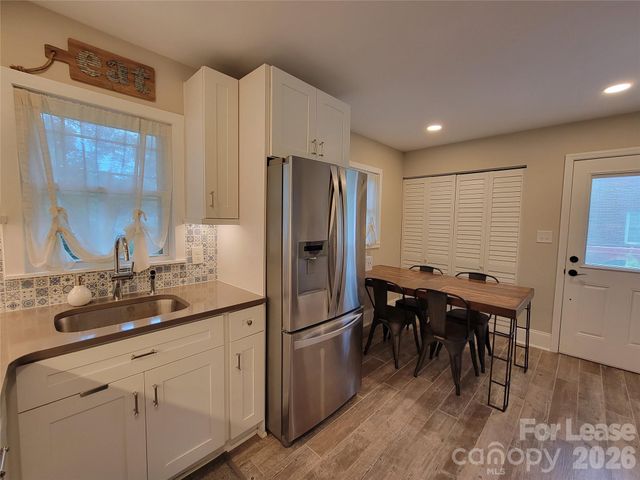 1338 Dresden Drive W, Charlotte, NC 28205